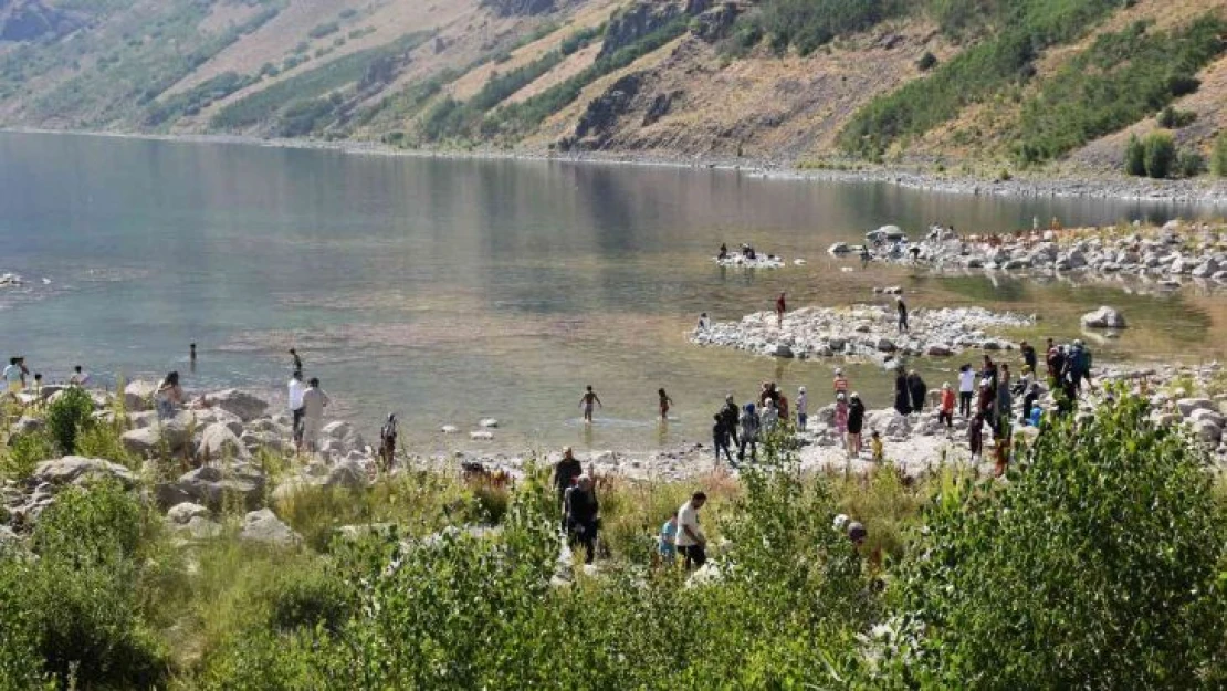 'Mükemmeliyet ödüllü' Nemrut Kalderası ziyaretçi akınına uğruyor