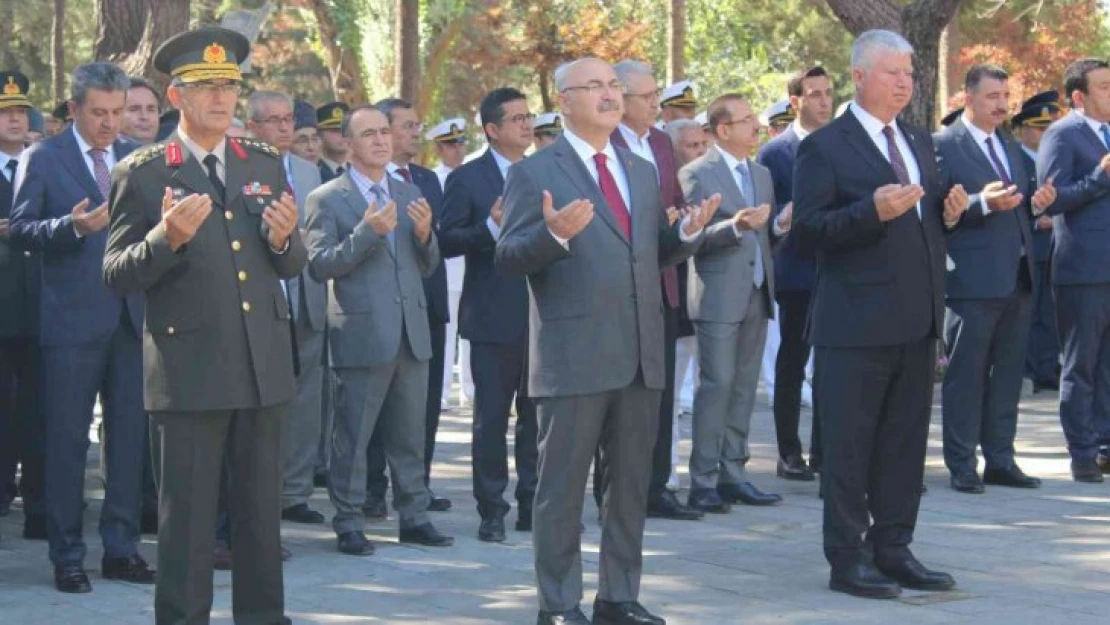 15 Temmuz şehitleri İzmir'de törenle anıldı