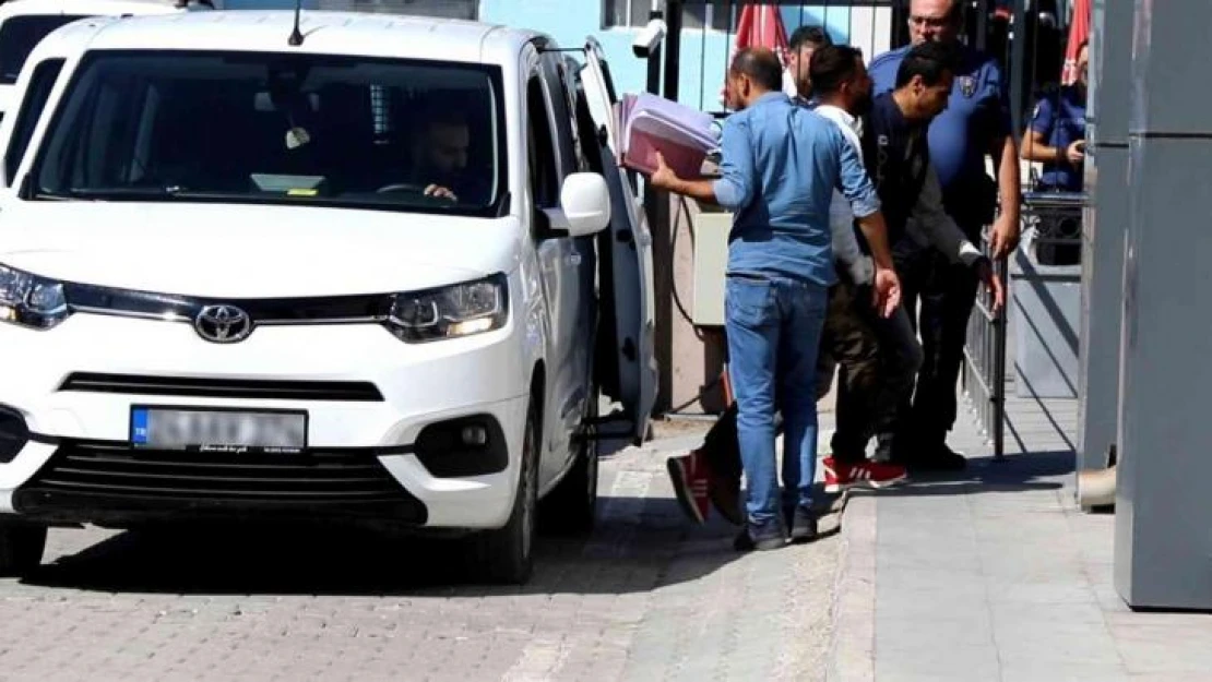 2 çocuk annesi karısını öldüren zanlı adliyeye sevk edildi