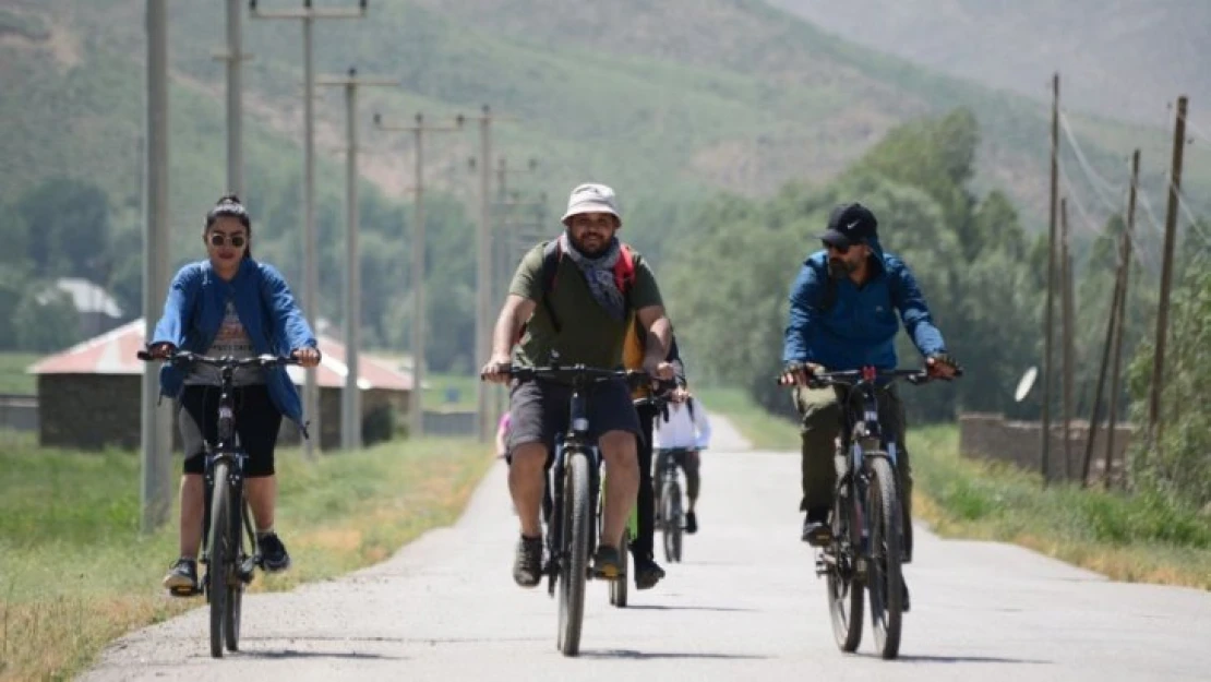 30 kişilik grup 50 kilometre pedal çevirdi