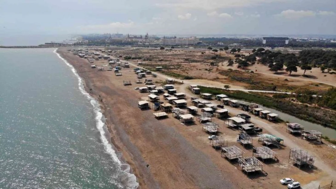 5 yıldızlı otellere komşu denize sıfır çardaklarda yıkım sessizliği