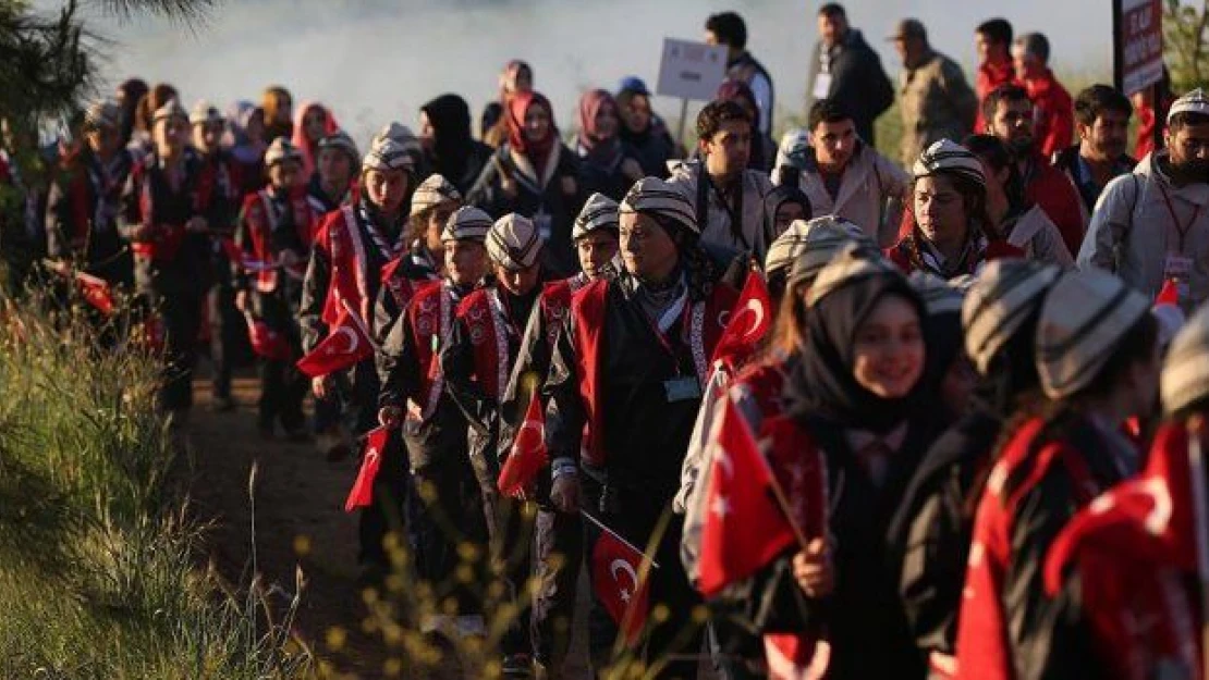 57. Alay Vefa Yürüyüşü'ne binlerce genç katıldı