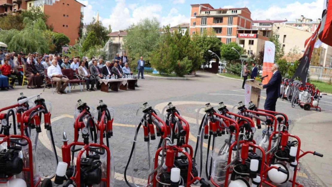 61 çiftçiye süt sağım makinesi dağıtıldı