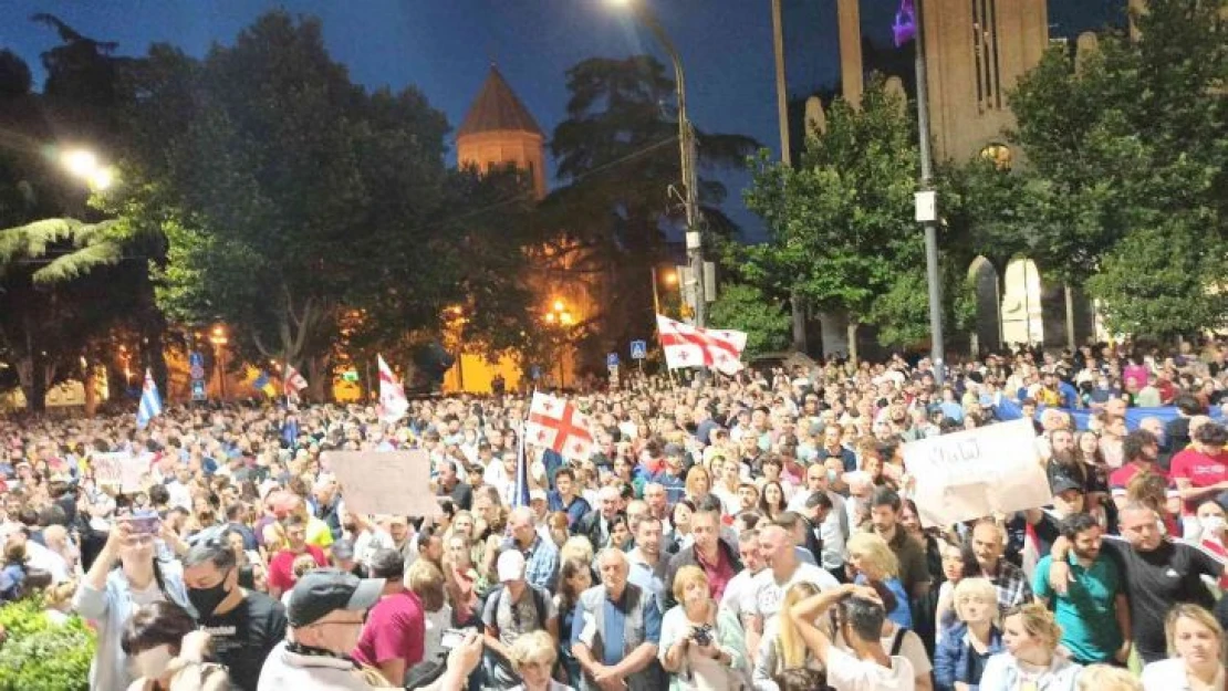 AB'den aday ülke statüsü alamayan Gürcistan'da hükümet karşıtı protestolar sürüyor