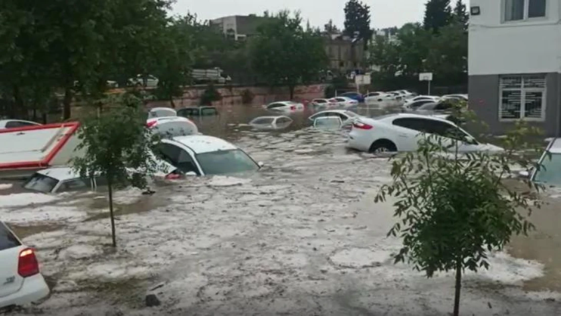 Adıyaman'da sel: Onlarca araç sular altında kaldı