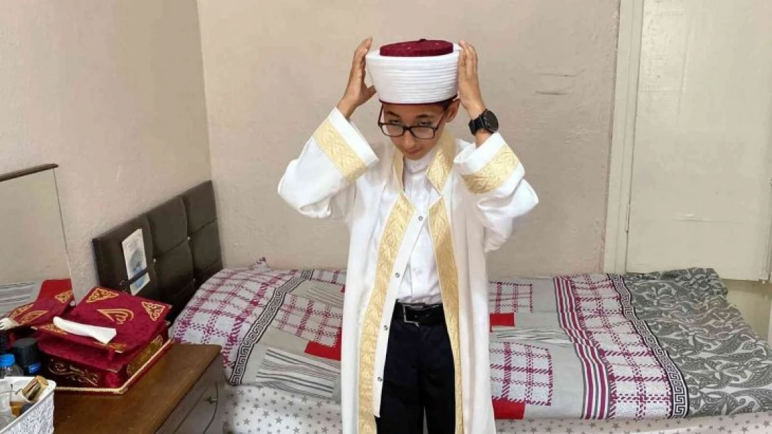 Ağlayarak gitmek istemediği Kur'an Kursunu 3 yılda bitirip hafız oldu