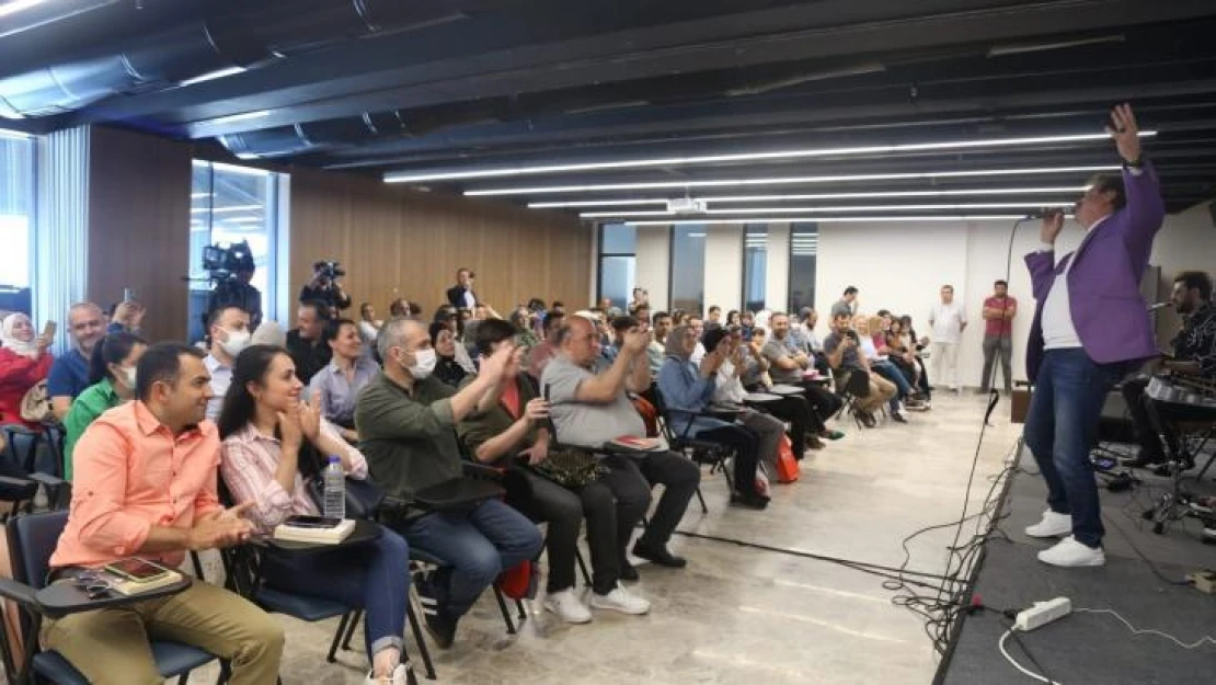 Ahmet Selçuk İlkan, 12. Kocaeli Kitap Fuarı'na katıldı