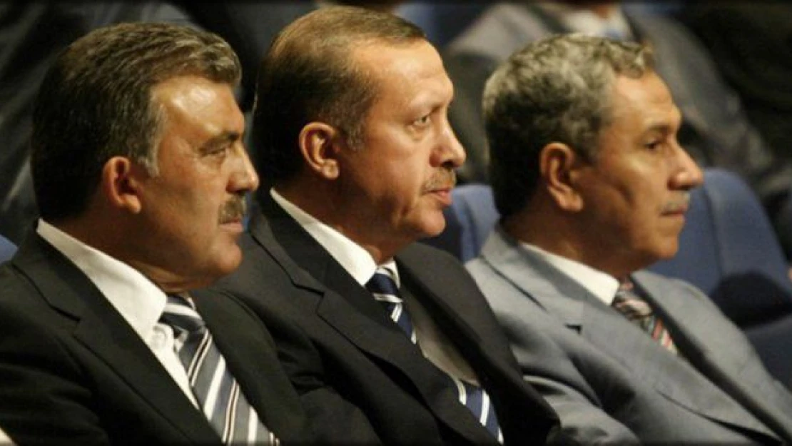 AK Parti Gül ve Arınç'ın üstünü çizdi mi? Parti listesinden isimleri çıkarıldı
