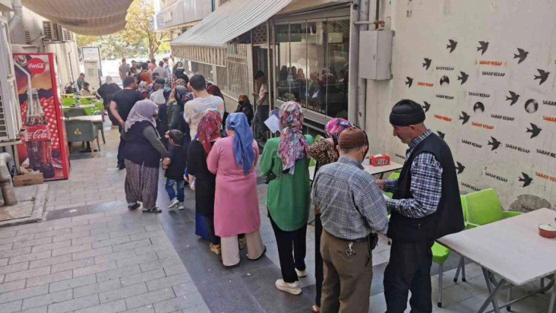 Aksaray'da banka önlerinde TOKİ kuyruğu