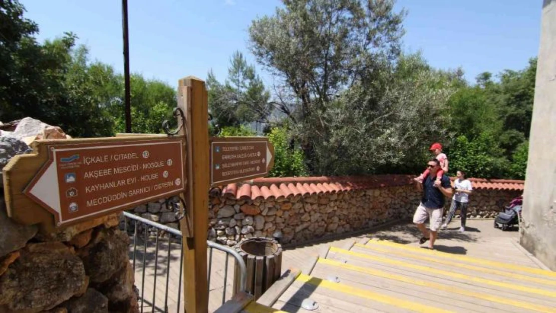Alanya kalesi yönlendirme levhaları ve panolar yenilendi