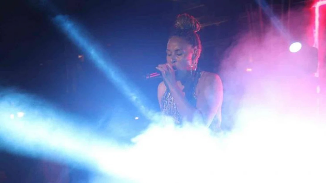 Alman şarkıcı Oceana Alanya'da sahne aldı
