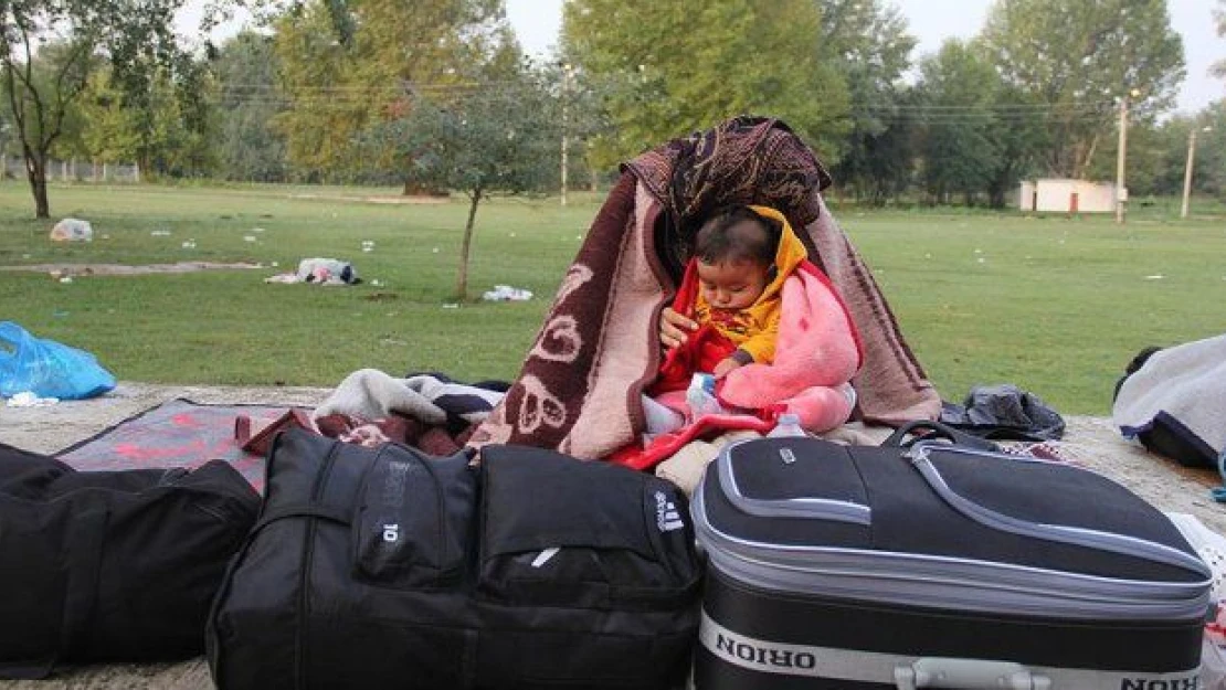 Almanya hayali ile 8 gündür bekliyorlar