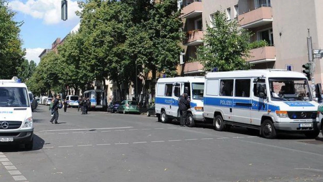 Almanya'da PKK'lılar teröre tepki için yürüyenlere saldırdı