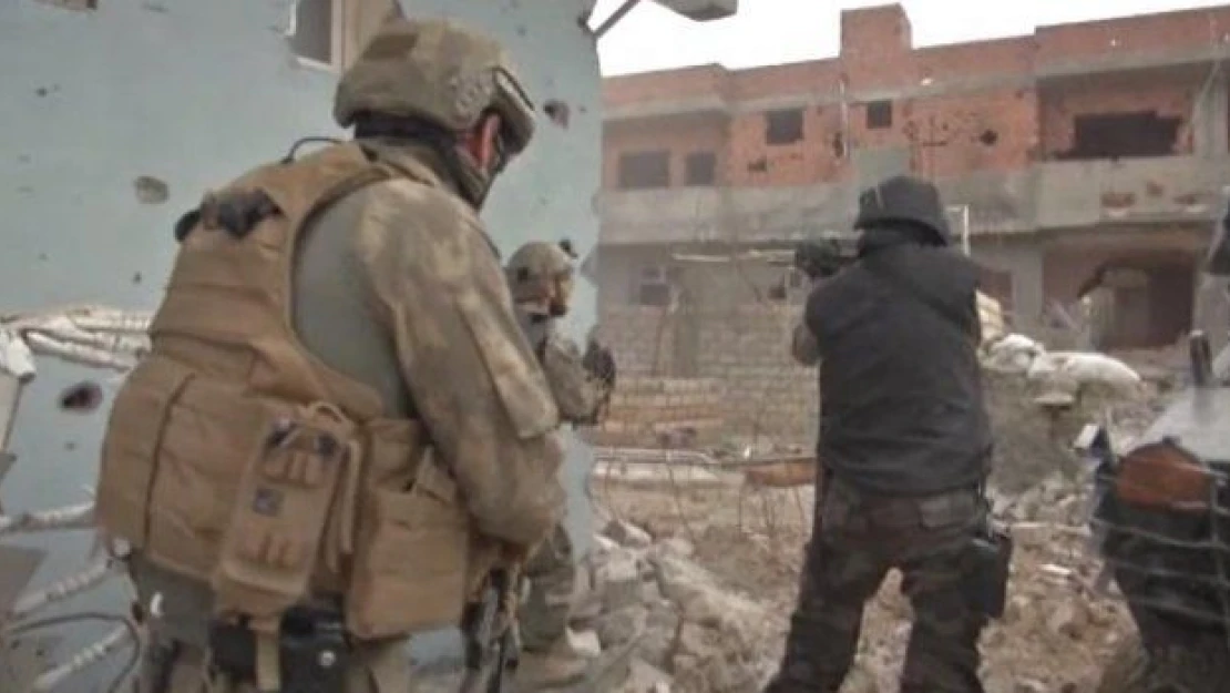 Anadolu Ajansı kameramanı Nusaybin'de çatışmanın ortasında kaldı (GÖRÜNTÜLÜ)