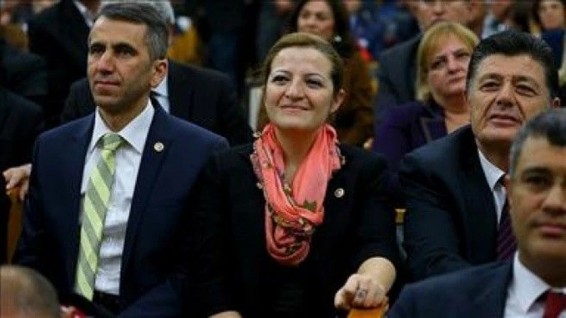 Anadolu kadınının yazmasını Meclis'e taşıdı