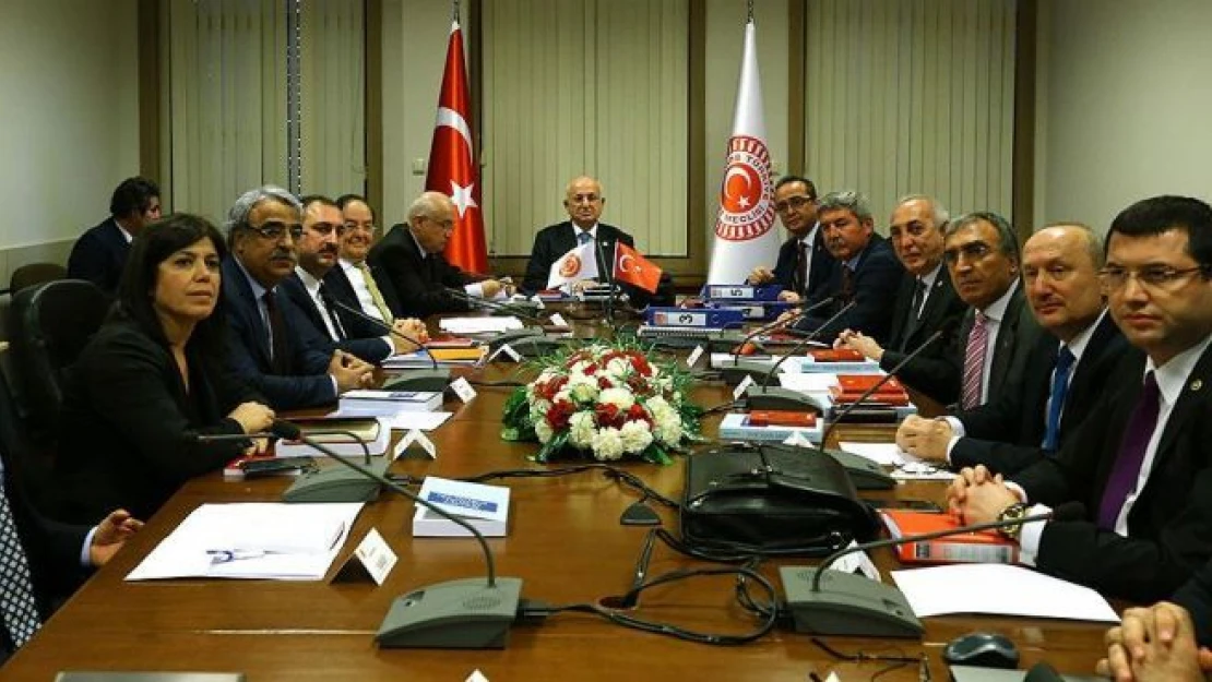 Dağılan Anayasa Komisyonunun geleceği bu hafta belli olacak