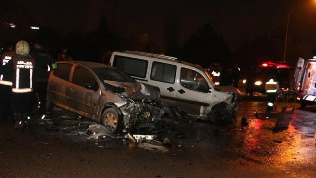 Ankara'da zincirleme trafik kazası: 4 yaralı