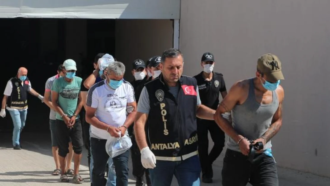 Antalya'da eş zamanlı operasyon: Aranan 49 şahıs yakalandı