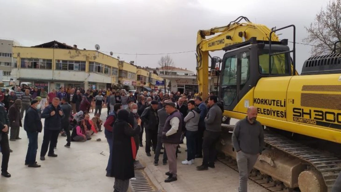 Antalya'da kapalı pazar yerinde yıkım gerginliği