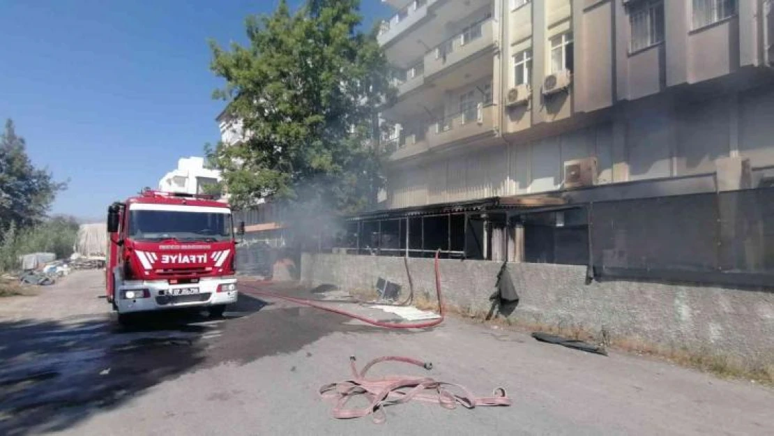 Antalya'da korkutan depo yangını