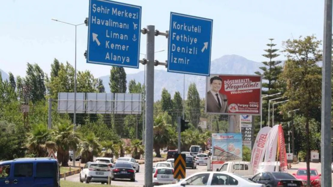 Antalya'da tatilcilerin dönüş yolcuğu başladı