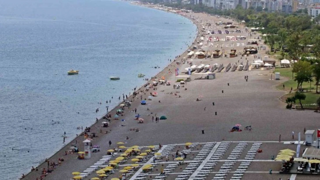 Antalya'da termometreler 36 dereceyi gösterdi, tatilciler sahillere akın etti