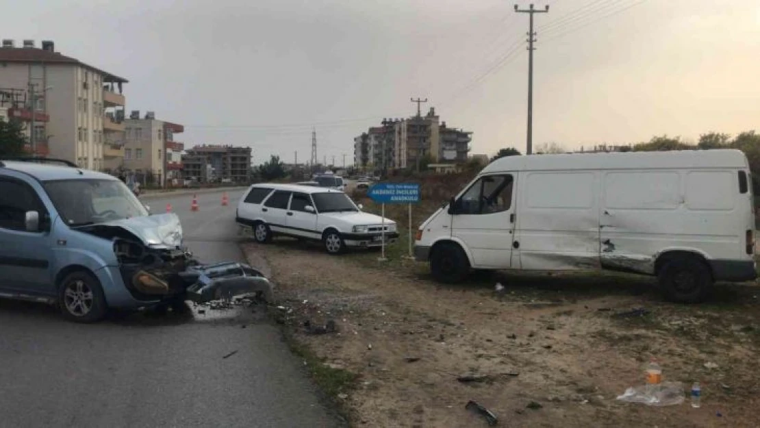 Antalya'da trafik kazası: 2 yaralı