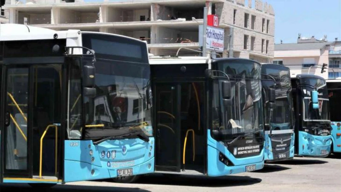 Antalya'da turizm sezonu açıldı, toplu taşıma araçları şoförsüz kaldı