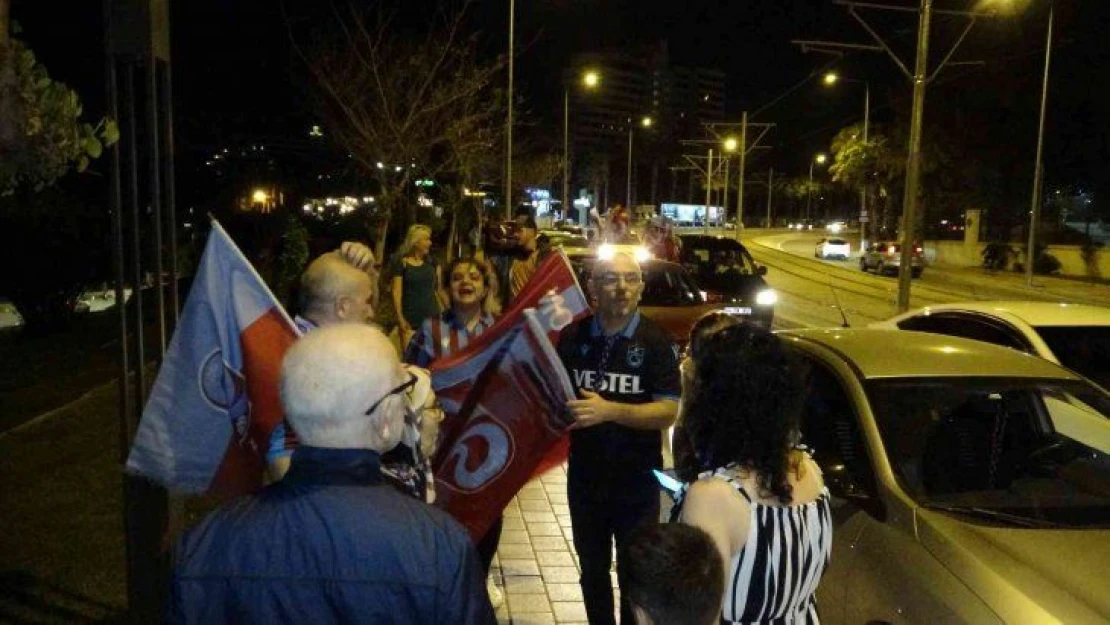 Antalya'da yaşayan Trabzonlular 38 yıl sonra şampiyonluğu kutladı