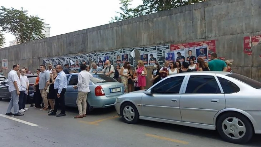 Art arda iki depremin ardından İzmir'de vatandaşlar panik yaşadı