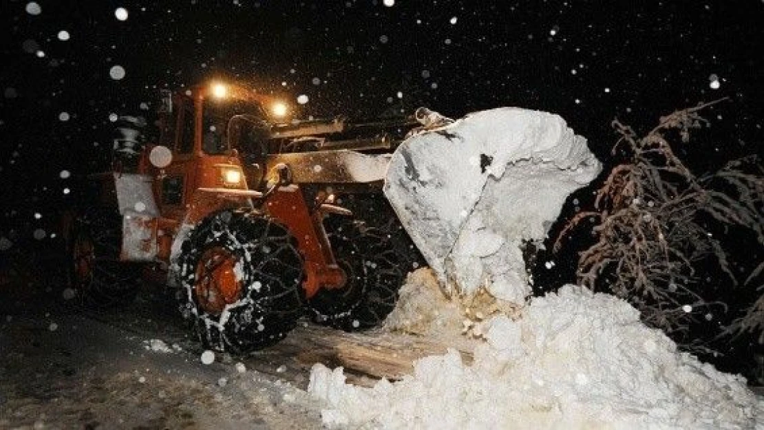 Artvin'de karda mahsur kalan üç kardeş kurtarıldı