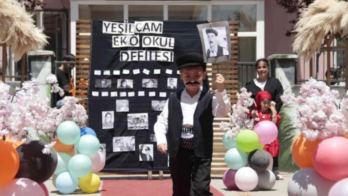 Atık malzemelerden 'Yeşilçam' defilesi