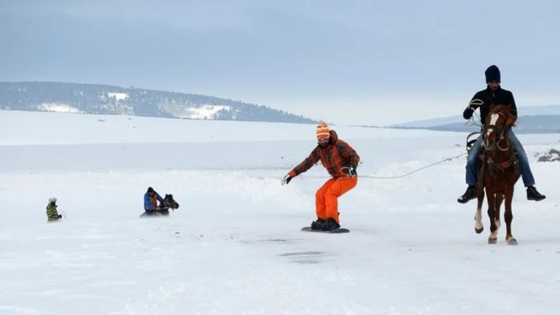Atla snowboard yaptılar