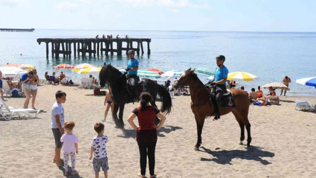 Atlı jandarma timi huzur ve güveni sağlıyor