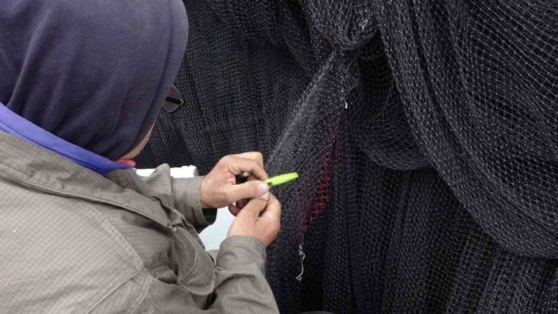 Av yasağı gelmeden balıkçılar ağları bakıma aldı