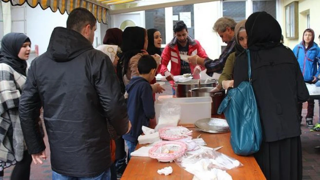 Avrupa'da sığınmacılar için yemek programı