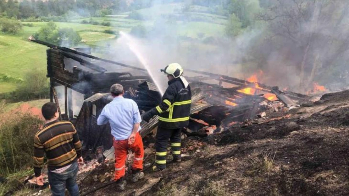 Aynı köyde 3 ayda ikinci yangın: 2 ev kullanılmaz hale geldi