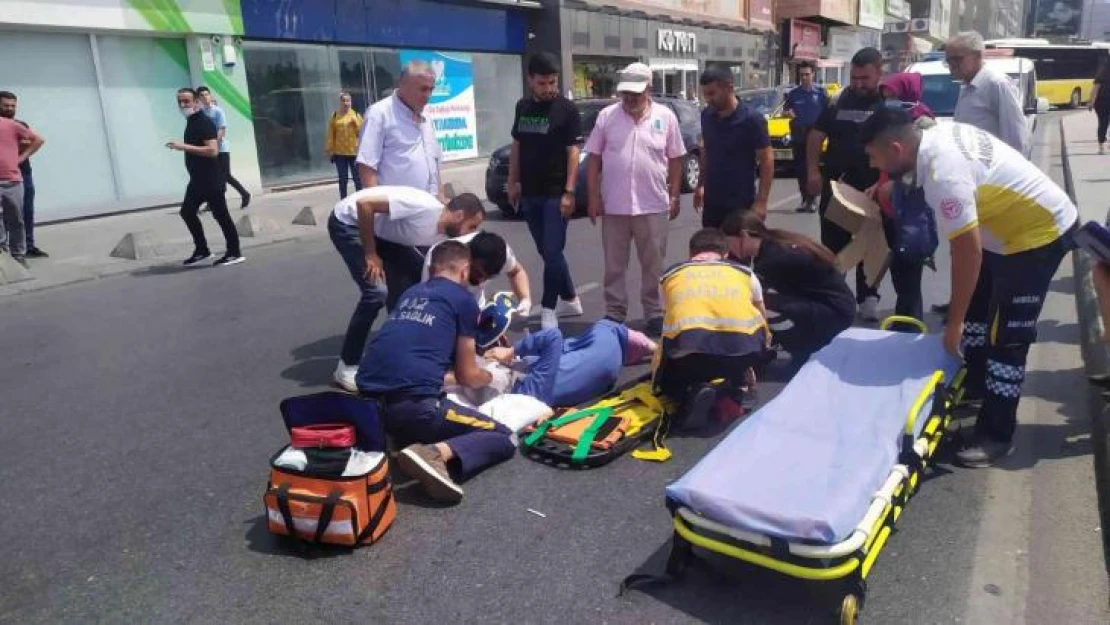 Bahçelievler'de ambulans yayaya çarptı