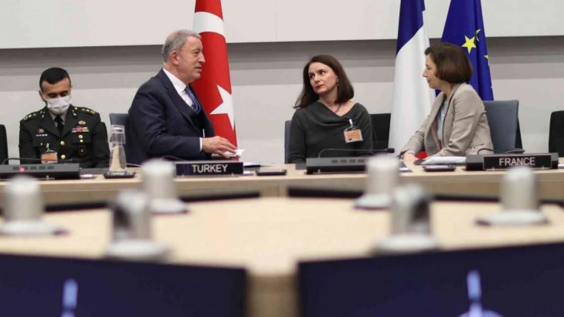 Bakan Akar, Fransa Savunma Bakanı Parly ile görüştü