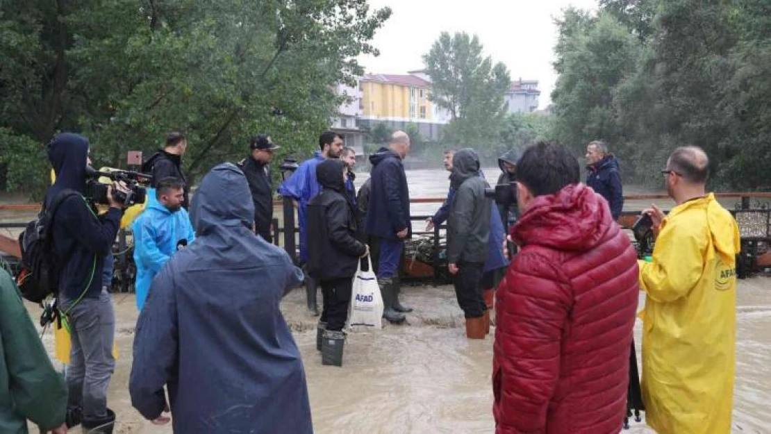 Bakan Soylu, Bartın'da sel boyutunu izlerini sabahın ilk saatlerinde yerinde inceledi