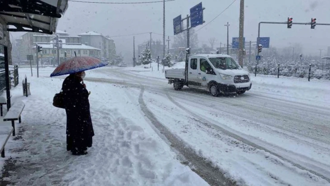 Bartın'da kar yağışı nedeniyle 210 köy yolu kapandı