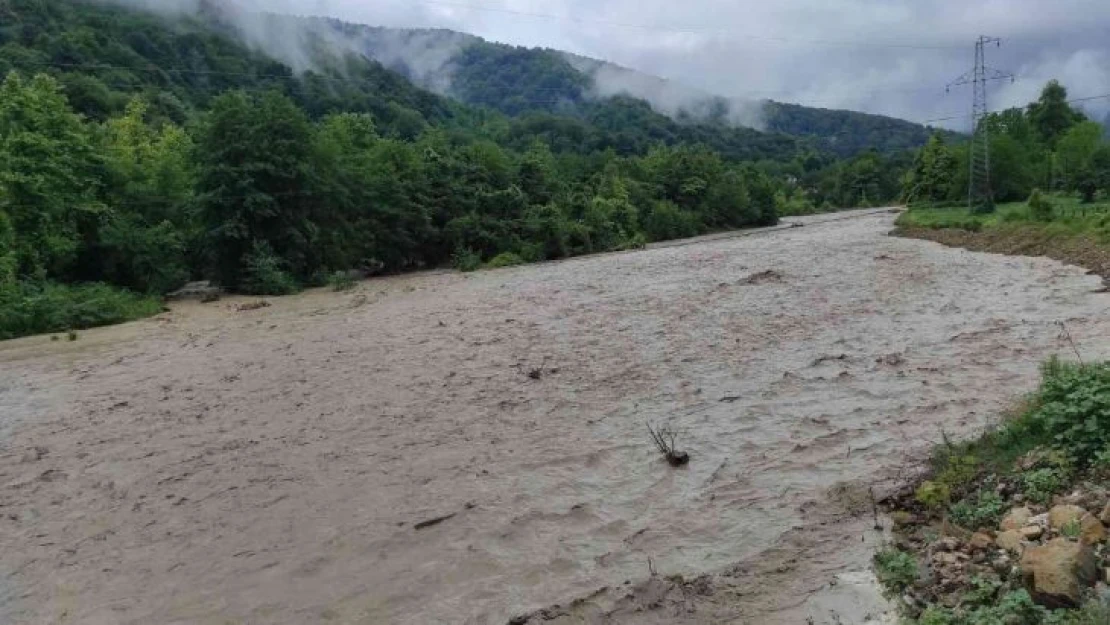 Bartın'da selden zemini zarar gören ev tahliye edildi