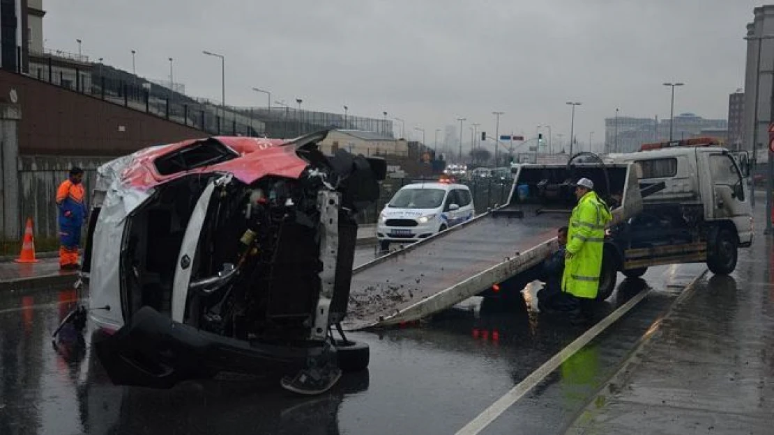 Başakşehir'de midibüs devrildi: 1 ölü, 16 yaralı