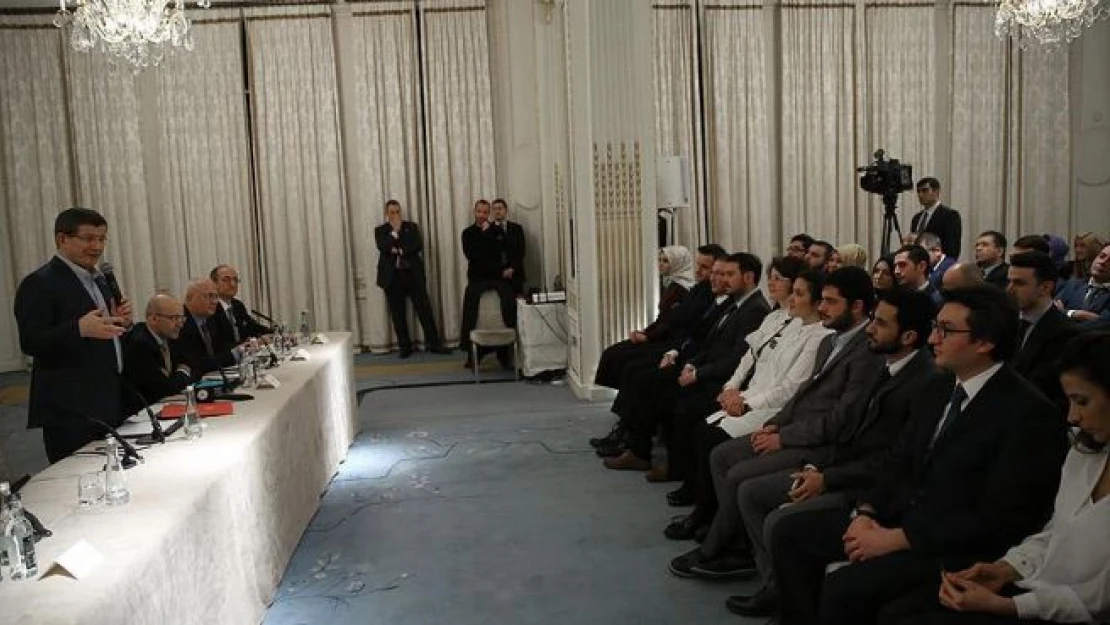 Başbakan Davutoğlu TÜRKEN Vakfı heyetini kabul etti