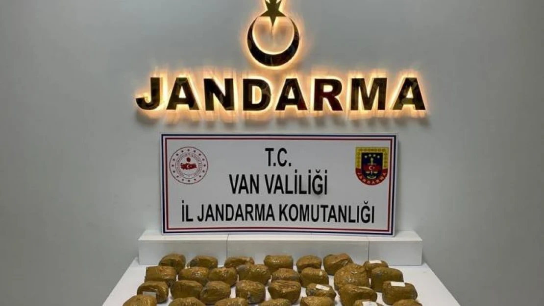 Başkale'de 18 kilo 321 gram toz esrar ele geçirildi