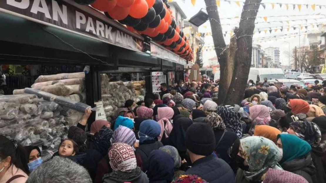 Başkent'te AVM açılışında izdiham