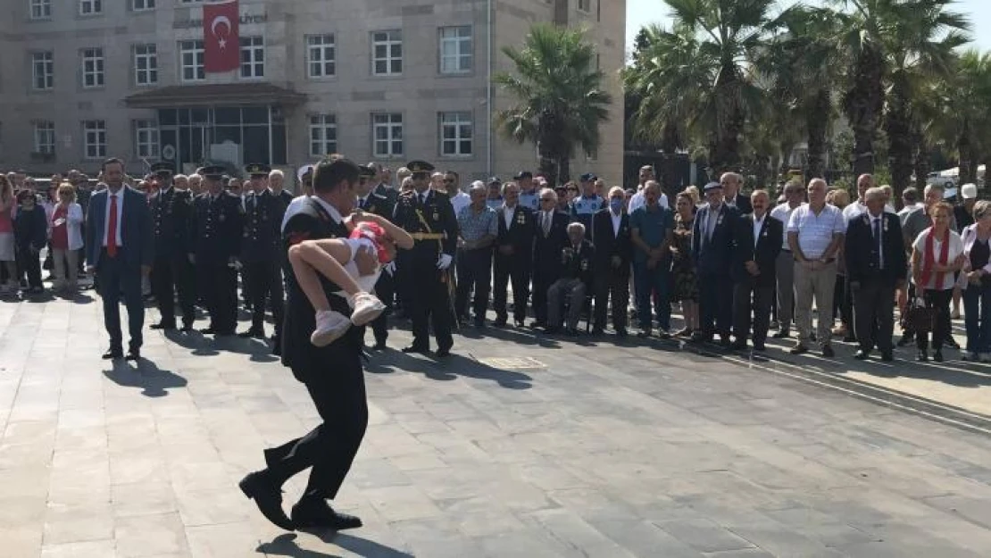 Bayılan öğrenciye ilk müdahaleyi törene katılan askeri personel yaptı