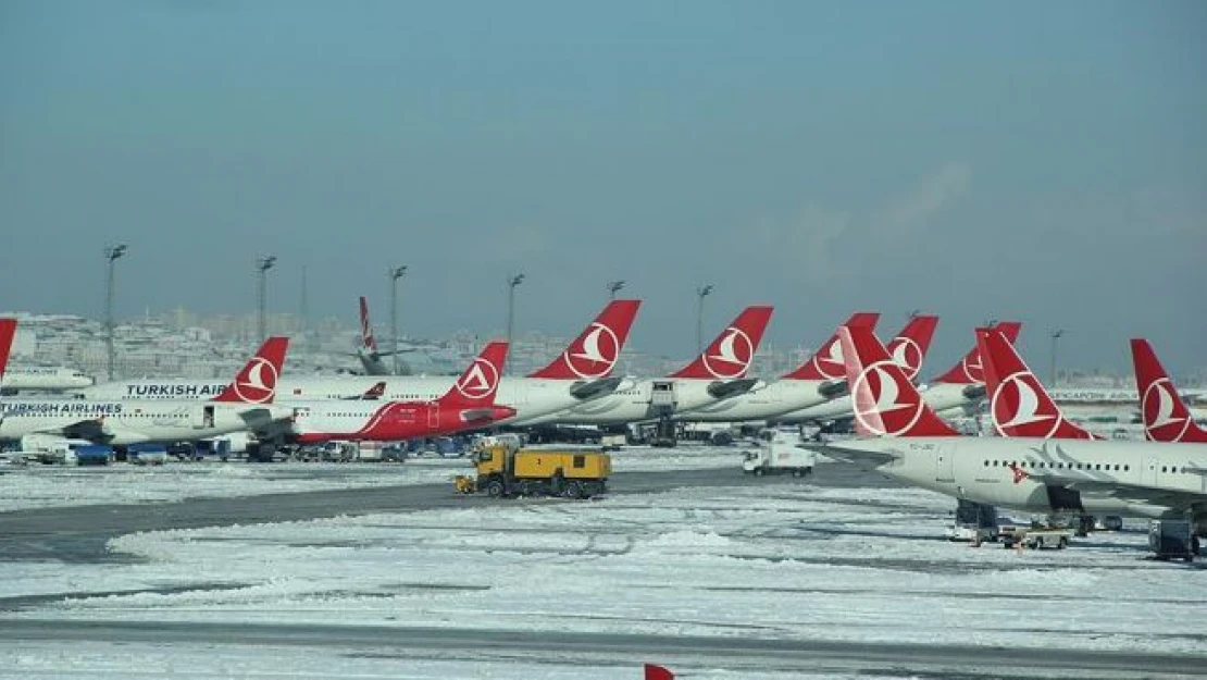 Bazı havayolu şirketleri İstanbul'daki seferlerini iptal etti