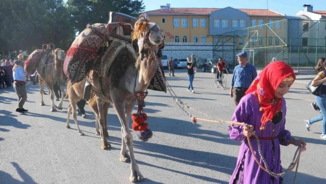 Beyşehir'de develerle temsili Yörük göçü canlandırıldı