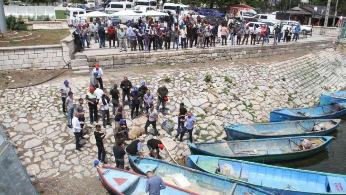 Beyşehir Gölü'nde yeni balık av sezonu dualarla açıldı